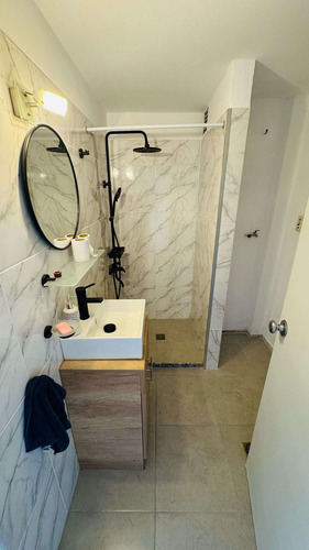Apartamento En Venta, 2 Dormitorios, Centro.