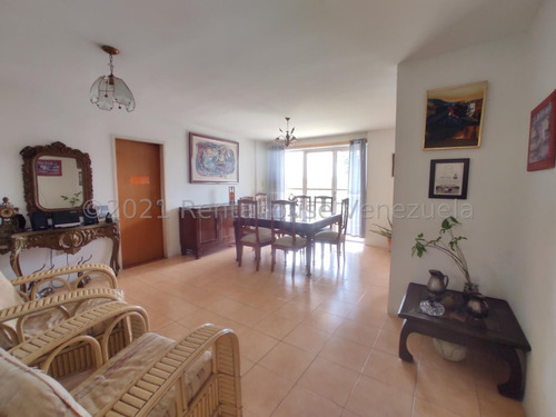 Penthouse En Urb. San Miguel. Amplios Espacios Perfectamente Distribuidos 25-13816
