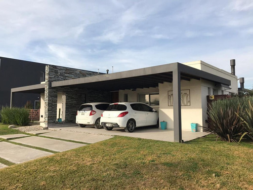 Imagen 4 de 28 de Casa En Venta En El Canton Barrio Norte A Laguna