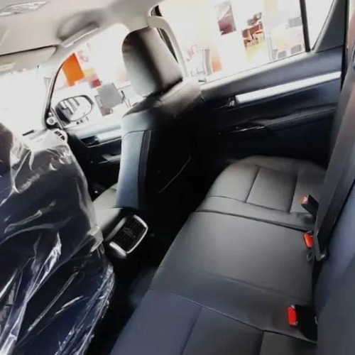 Imagen 12 de 15 de Toyota Hilux 4x2 Dc Srx 2.8 Tdi 6 At 2023