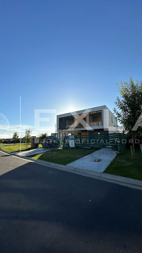 Casa  En Venta En Carpinchos, Nordelta, Tigre