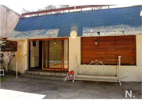 Vendo Casa 5 Dormitorios Con Piscina, Primeras Paradas Playa Mansa A 300 M Del Mar, Punta Del Este.