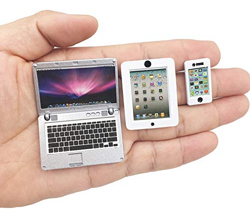 3 Paquete De Muñecas Mini Tableta Portátil Y Escena Del Telé