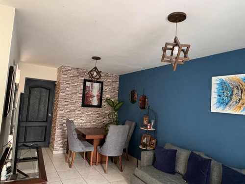 Casa De 3 Recámaras Con Clóset, 3 Baños Completos,sala De Tv