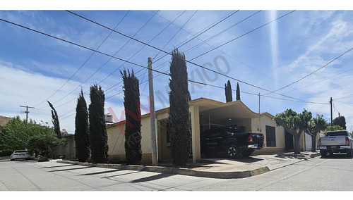 Casa En Venta De 1 Piso Con 3 Recamaras En Planta Baja, Colonia Los Pinos.