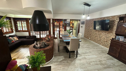Casa 4 Ambientes Con Patio, Venta R. De Escalada