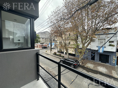 Venta Departamento De 2 Ambientes Con Balcón En Sarandí