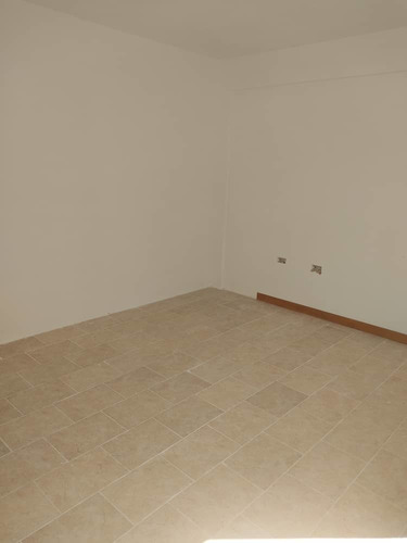 Imagen 6 de 12 de Townhouse En Obra Blanca En Santa Cruz, San Diego Con Pozo