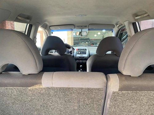 Imagen 8 de 25 de Honda Fit 1.4 Lx 2005