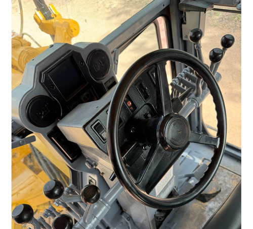 Motoconformadora 140h Cat 2002