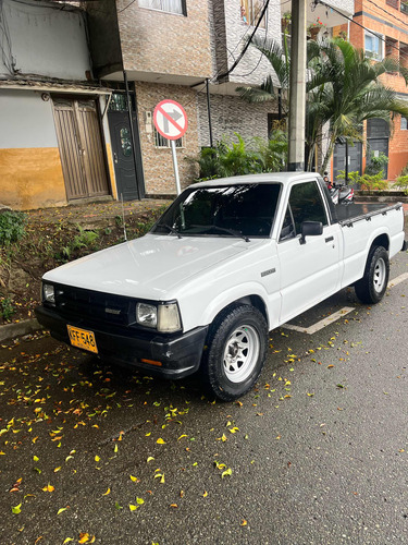 Mazda B2000 2.0