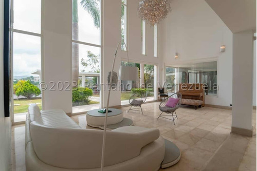 Espectacular Casa En Venta En Lomas Del Mirador Abm