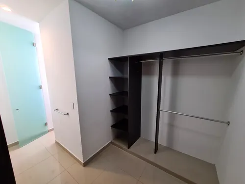 Casa En Renta De 3 Recámaras Y Piscina En Privada San José Tulipanes