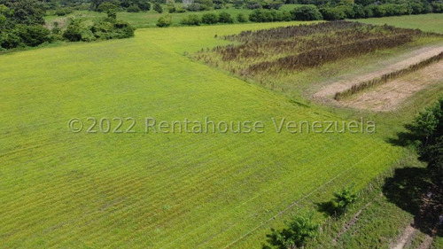 Finca Ganadera 267 Hectareas, Casa Principal De 550 Mts2 De Construcción Aproximados, 3 Depósitos De Maquinarias, Techos Nuevos, Ventanales Panoramicos Y Corredores