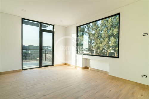 Casa En Venta De 6 Dorm. En Colina