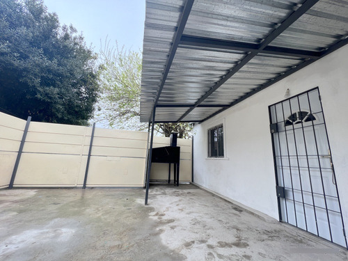 Alquiler De Hermoso Apartamento Punta De Rieles, Tipo Casita, Lugar Para 2 Autos, 1 Dormitorio, Patio, Sin Gastos Comunes, A Nuevo!! Muy Segura