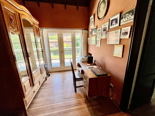 Excelente Casa En Venta En Punta Chica De Libertador Al Río, 4 Dormitorios, Gran Jardín