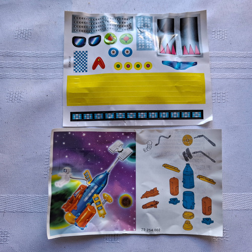 Maxi Kinder Nave Espacial Con Cartina Juguete 22.254.002