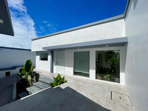 En Venta Moderna Y Lujosa Casa Ubicada En La Urb Avp Colinas De Carrizal. Rz