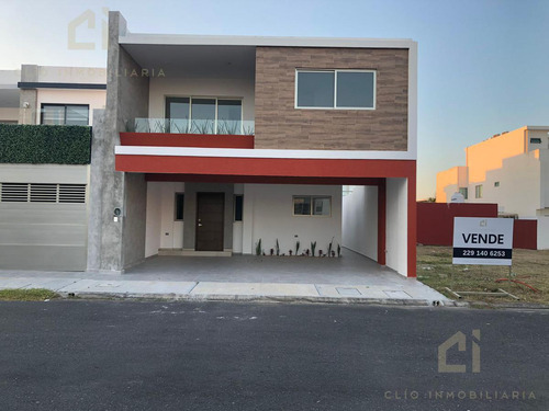 Casa En Venta, Veracruz, Álvarado, Fracc. Lomas Del Mar, Con Sala Para Tv