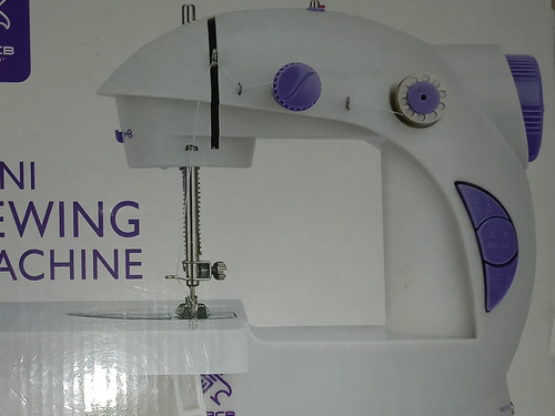 Imagen 4 de 5 de Mini Maquina De Coser