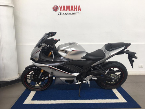 Yamaha R3 Prata