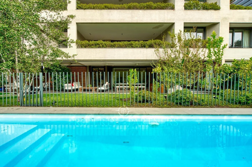 Elegante Y Exclusivo Departamento Con Jardín Priva...