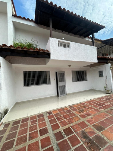 Rosmend001 Vende Hermoso Townhouse En Trigal Norte Sector Las Clavellinas