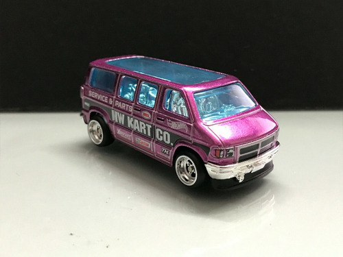 Imagen 2 de 3 de Hot Wheels Super Treasure Hunt Dodge Van Sth 2022