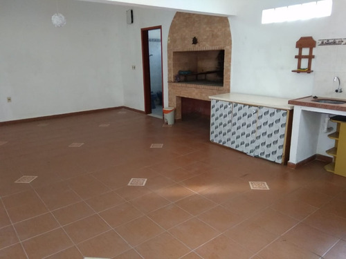 Chalet Sólido + Apto. + Barbacoa En 758 M2! Alquiler Solymar