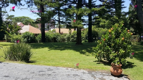 Espectacular Casa En Una Zona Magnifica De Punta Del Este.- Ref: 9270