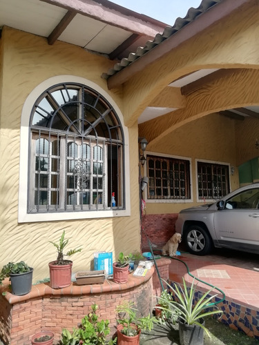 Casa En Venta Con Servidumbre Aprovechable En Villa Lucre, Panama