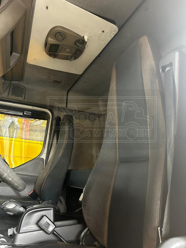Volvo Vm 270 6x2 Com Baú Ano 2016