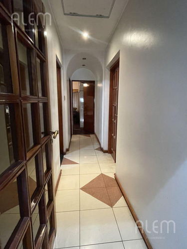 Casa En Venta Moron - 5 Ambientes - Pileta, Quincho, Parque Y 2 Coch