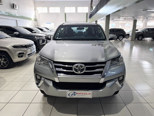 Toyota Hilux SW4 2.7 SR 7 LUGARES 4X2 16V