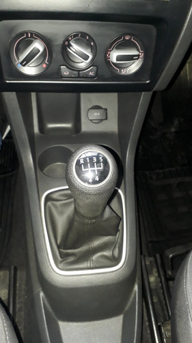 Imagem 9 de 10 de Volkswagen Fox Fox 1.0 Mi Total Flex 8v 5p Flex Manual