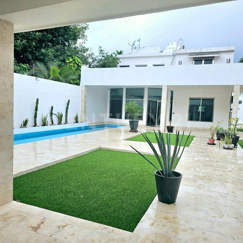 For Rent Very Spacious House And Land At Ejido Playa Del Carmen P3442