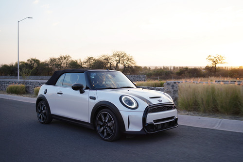 Mini Cooper Convertible 1.5 Iconic At