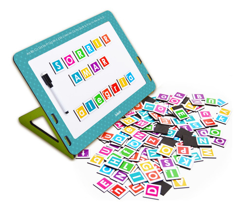 La pizarra magnética para niños con alfabeto ayuda a la alfabetización
