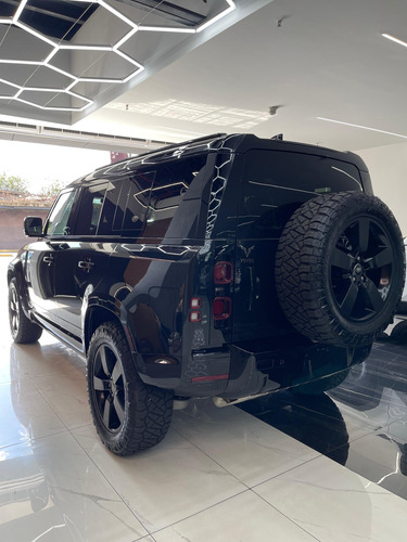 Land Rover Defender P400 2024