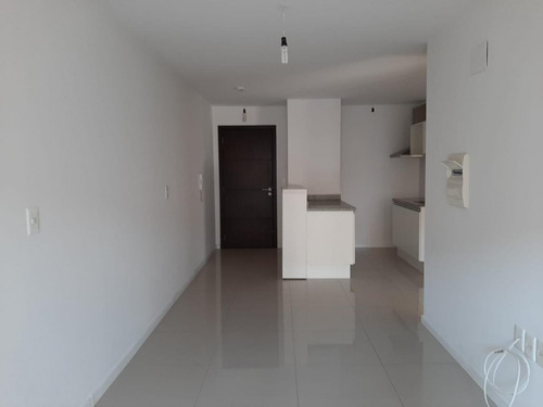 Imagen 4 de 18 de Venta Apto Centro 1 Dormitorio Con Terraza