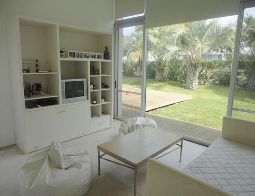 Casa En Venta De 4 Dormitorios En Laguna Blanca