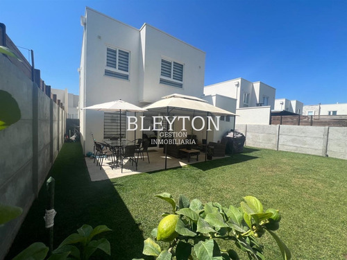Casa En Venta De 4 Dorm. Y 3 Baños En El Rincon