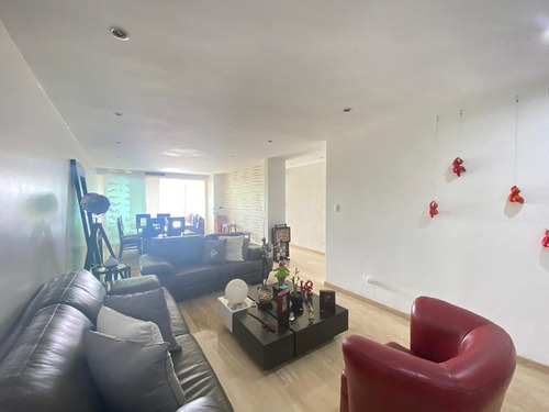 Imagen 2 de 14 de Venta Espectacular Apartamento En El Solar Del Hatillo | J24