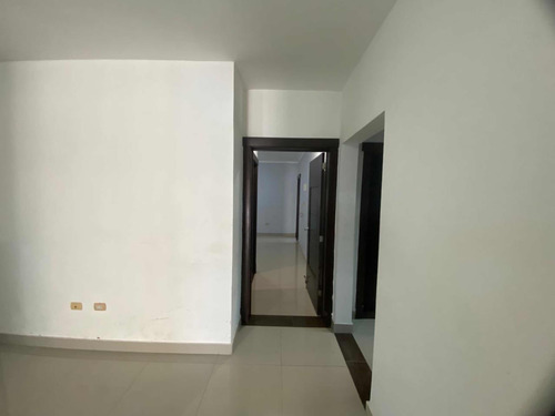 Casa Ubicada En El Residencial Las Orquídeas, La Romana