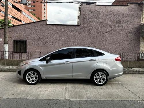 Ford Fiesta 1.6 Hatchback Mecánica