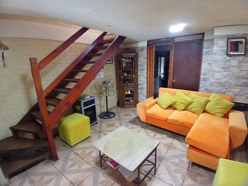 Casa + Posible Local Comercial 3d, 1b, Acceso 2 Autos