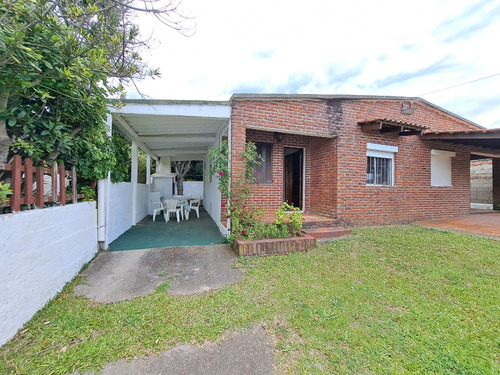 Inmobiliaria Costa Azul Vende Cuatro Casas En Un Solo Padrón, A 150 Metros De La Playa Antoniopolis, Rocha.