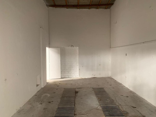 Imagen 23 de 30 de Local Comercial Y Galpón 1450 M² Cub. - Frente A 3 Calles Sobre Avenida - S.justo (ctro)