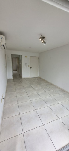 Departamento De Dos Ambientes En Alquiler En Castelar Norte